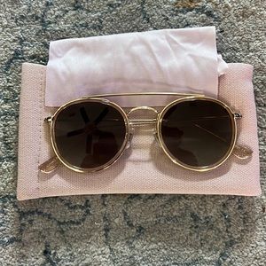 🕶️😎NWOT- sunnies - round aviators includes case and wipe